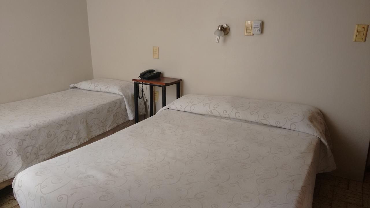Hotel Necochea Мендоса Екстер'єр фото