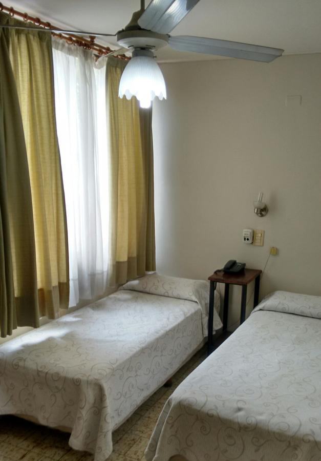 Hotel Necochea Мендоса Екстер'єр фото